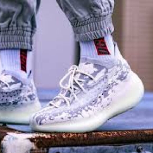 Adidas Yeezy Boost 300 Calcite Glow Women's Shoes Size 6.5 - Picture 1 of 10